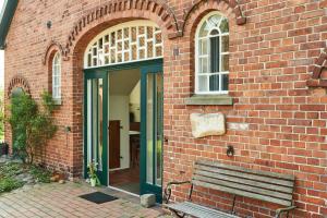 a brick building with a bench in front of it at Hürhus Hude in Hude