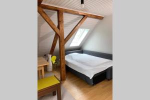 Una cama o camas en una habitación de 2-Zimmer-Apartment in München