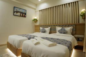 Letto o letti in una camera di Hotel Elysian Residency
