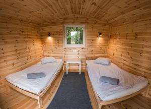 Postel nebo postele na pokoji v ubytování Camping & Camper place Pasvalys