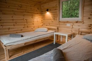 Postel nebo postele na pokoji v ubytování Camping & Camper place Pasvalys