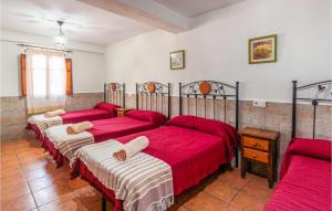 A bed or beds in a room at Awesome Home In Montefrio
