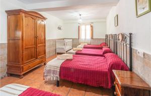 A bed or beds in a room at Awesome Home In Montefrio