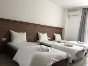 Postel nebo postele na pokoji v ubytování Hotel Dardani
