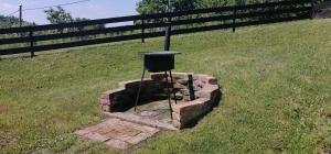 Ein für Gäste verfügbarer Grill im Ferienhaus