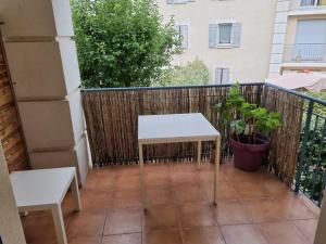 Μπαλκόνι ή βεράντα στο Appartement 1 chambre avec Piscine