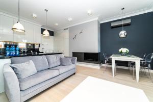 אזור ישיבה ב-Black Pearl - Neptun Park by OneApartments