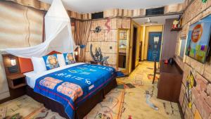 Postel nebo postele na pokoji v ubytování LEGOLAND Hotel Dubai