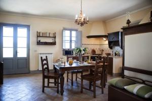 Photo de la galerie de l'établissement Sant'Ilaria - private 2 bdrs pool villa, à Villa Montesoli