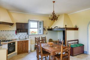 Photo de la galerie de l'établissement Sant'Ilaria - private 2 bdrs pool villa, à Villa Montesoli 16 autres photos