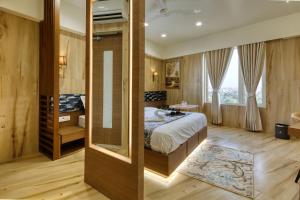 Llit o llits en una habitació de Hotel Elysian Residency