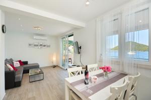 Χώρος καθιστικού στο STIGA 2 - two bedroom ap.