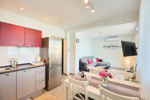 Η κουζίνα ή μικρή κουζίνα στο STIGA 2 - two bedroom ap. +13 φωτογραφίες