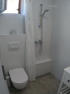 Koupelna v ubytování Apartments KUS Ugljan