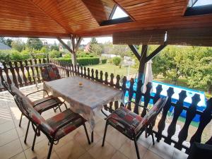 Gallery image of Holiday home Judit (Nr. 85) in Vonyarcvashegy +23 photos