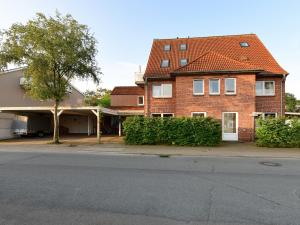 a brick house on the side of a street at Lille Solskin in Tönning