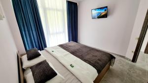 a small bed in a room with a window at BUGAZ GOLD апартаменти біля моря in Karolino-Buhaz