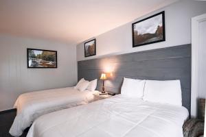 Postel nebo postele na pokoji v ubytování Scenic Inn