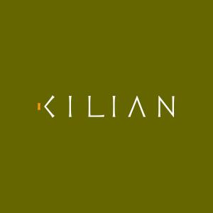 普拉亞布蘭卡的住宿－Kilian，绿色背景上读白字的标志