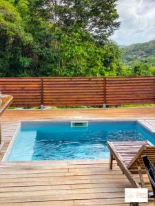Der Swimmingpool an oder in der Nähe von résidence ti punch