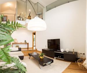 a living room with a couch and a tv at Casa Clara in Isla de Arosa