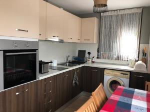 Köök või kööginurk majutusasutuses Къща за гости, Guesthouse GOTINOTO