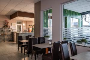 A restaurant or other place to eat at Hotel Ancora
