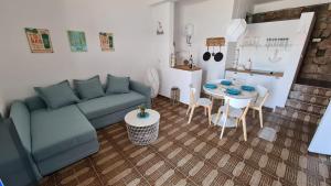 Posezení v ubytování Beach front AmF Holiday Home