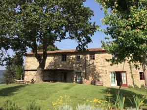 A garden outside La Pietra Del Cabreo