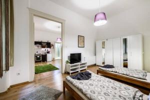 A television and/or entertainment centre at Miracle Home - City Center