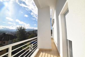 a balcony with a view of the sky at Panoramske Vile in Vrnjačka Banja