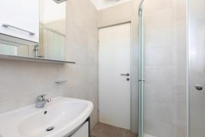 Koupelna v ubytování Apartmani "RUŽA"