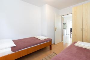 Postel nebo postele na pokoji v ubytování Apartmani "RUŽA"