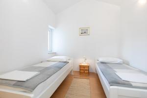 Postel nebo postele na pokoji v ubytování Apartmani "RUŽA"