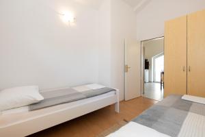 Postel nebo postele na pokoji v ubytování Apartmani "RUŽA"