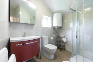 Koupelna v ubytování Apartmani "RUŽA"
