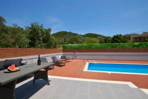 Gallery image of Bratou Apartments in Episkopianá