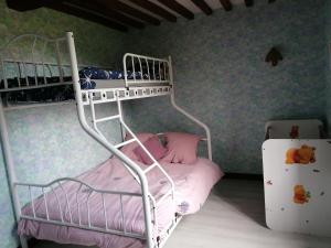 a bedroom with a bunk bed with a pink pillow at Maison entière la longe'yeres in Saint-Martin-le-Gaillard