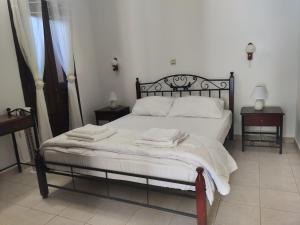 Gompos Apartment - Cozy Apartment next to the sea - Amazing Sea View客房内的一张或多张床位