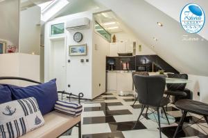 Kuchyňa alebo kuchynka v ubytovaní Zana Luxury Studios Split center