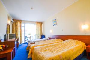 Postel nebo postele na pokoji v ubytování Family Hotel Eliri