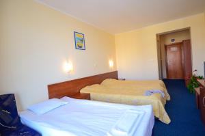 Postel nebo postele na pokoji v ubytování Family Hotel Eliri