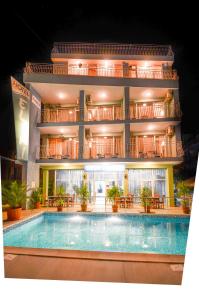 Bazén v ubytování Family Hotel Eliri nebo v jeho okolí