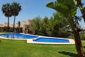 a swimming pool in a yard next to a house at Casa Altea Hills, Vista panorámica, Jacuzzi in Altea