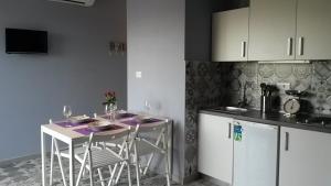 Kuchyň nebo kuchyňský kout v ubytování Home Lotus Flower