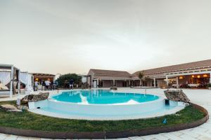 Bazén v ubytování Su Entu Sardinian Country Club nebo v jeho okolí