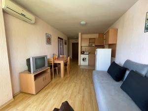 A kitchen or kitchenette at Apartments in Panorama Beach Vigo Nessebar