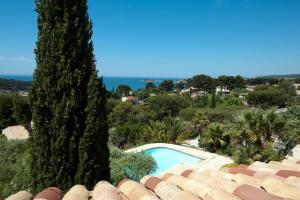 Vue sur la piscine de l'établissement La Villa ou sur une piscine à proximité