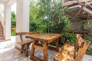 Vonkajšia záhrada v ubytovaní Apartments & Rooms Strčić Petra