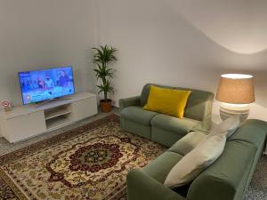 a living room with a couch and a television at Apartamento Padron Centro, Camino De Santiago P8 UR in Padrón